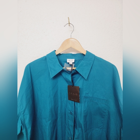 NWT LELIS women's blue button down, size Medium, business casual, new, pocket - Picture 4 of 10
